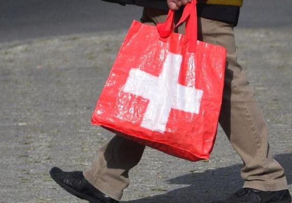 Οι Ελβετοί τα βάζουν με τους τραπεζίτες