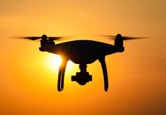 O Τραμπ θέλει να φτιάξει σμήνος από drones