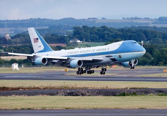 Ο Trump θέλει να κάνει το Air Force One «πιο αμερικάνικο»