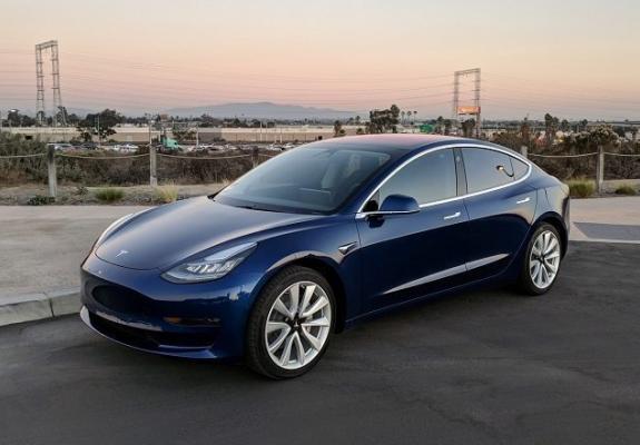 Σε κυκλοφορία το νέο Model 3 της Tesla