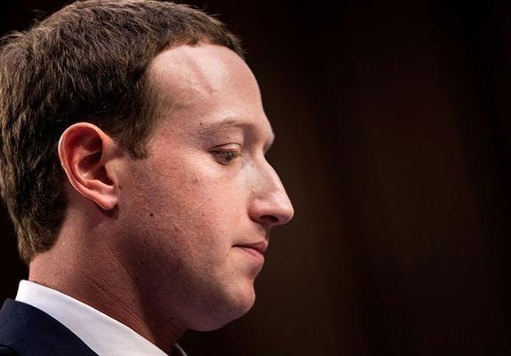Zuckerberg: Και ο δικός του λογαριασμός στη λίστα θυμάτων