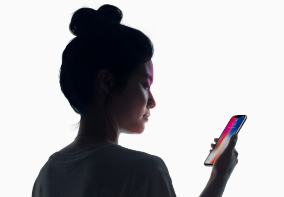 Γιατί η Apple ρίχνει σχεδόν 400 εκατ. δολάρια σε μια εταιρεία laser;