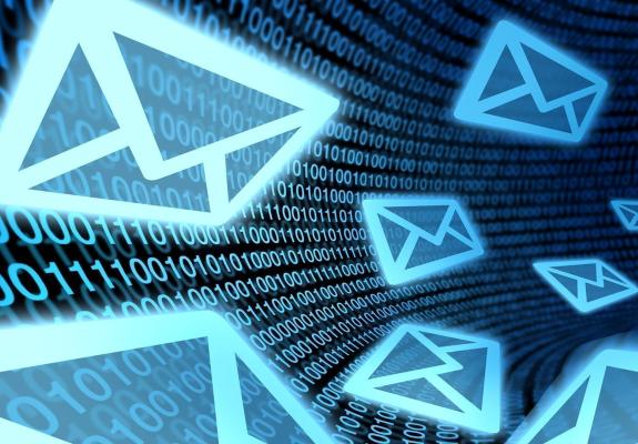 Mπορεί ένας εργόδότης να παρακολουθεί το inbox του email  μας;