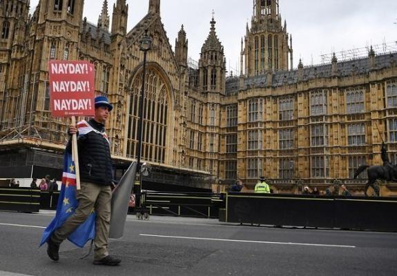 Goldman Sachs: Μειώνει τις πιθανότητες για ένα «no deal» Brexit
