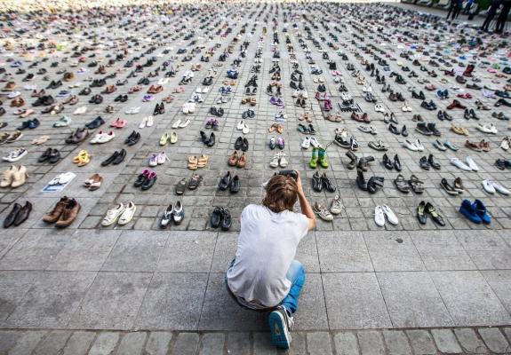 4.500 ζευγάρια παπούτσια υποδέκτηκαν τους υπουργούς στις Βρυξέλλες