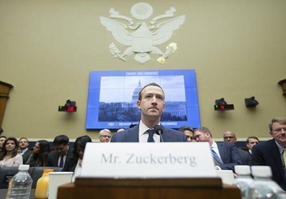Το Facebook έλαβε το πρώτο πρόστιμο-ρεκόρ μετά το σκάνδαλο της Cambridge Analytica