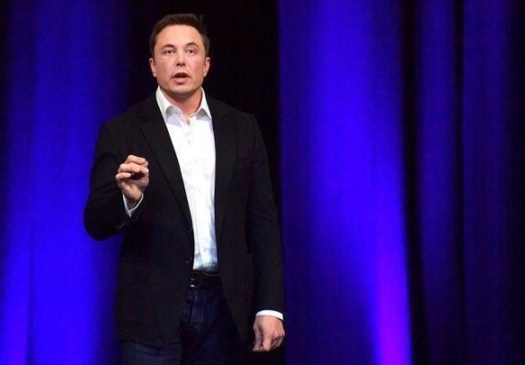 Γιατί δεν βγάζει την Tesla από το Χρηματιστήριο o Elon Musk