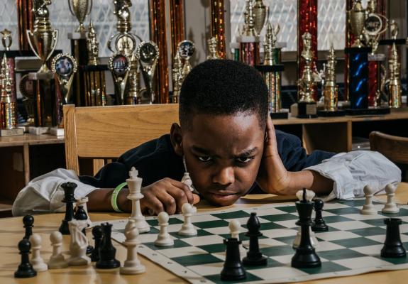 ΗΠΑ: Οκτάχρονο άστεγο αγόρι, στέφθηκε πρωταθλητής σκακιού
