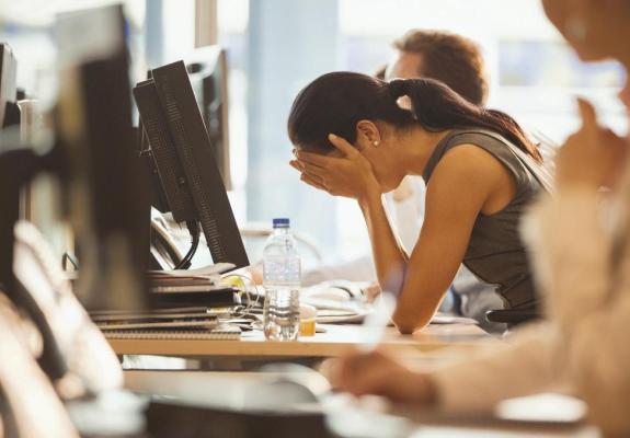 Το 40% των ενηλίκων στο όριο κατάρρευσης λόγω άγχους στην εργασία