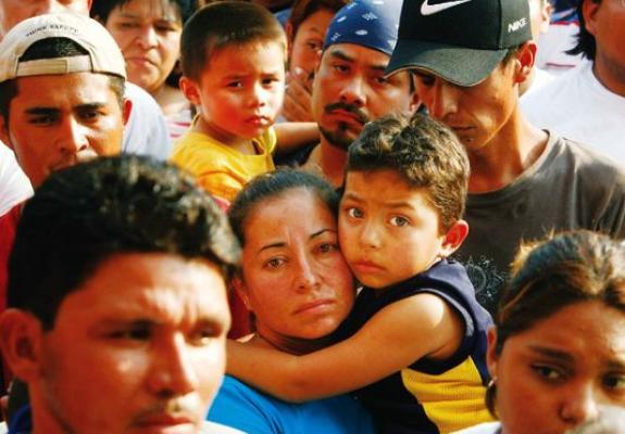 Δικαστικό «φρένο» στον χωρισμό μεταναστών από τα παιδιά τους στις ΗΠΑ