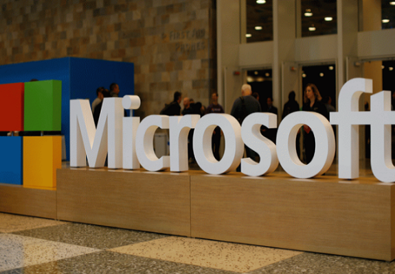 Η Microsoft στο στόχαστρο έρευνας των αρχών για δωροδοκία