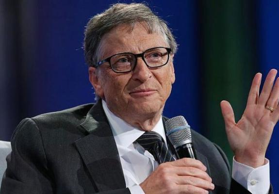Bill Gates:  «O Donald Trump με ρώτησε δυο φορές την διαφορά μεταξύ του HPV και HIV»