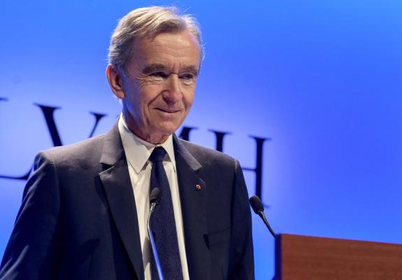 Ο Γάλλος μεγιστάνας που ξεπέρασε τον Μπιλ Γκέιτς σε πλούτο
