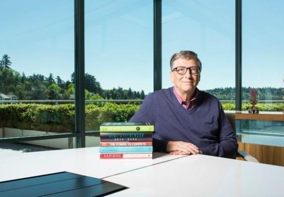 Impossible Book Club: Ο Bill Gates σας προτείνει βιβλία για να διαβάσετε το καλοκαίρι