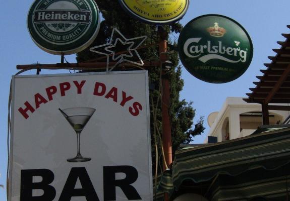 Tο μόνο μπαρ που δεν έκλεισε στο Galatex της Λεμεσού