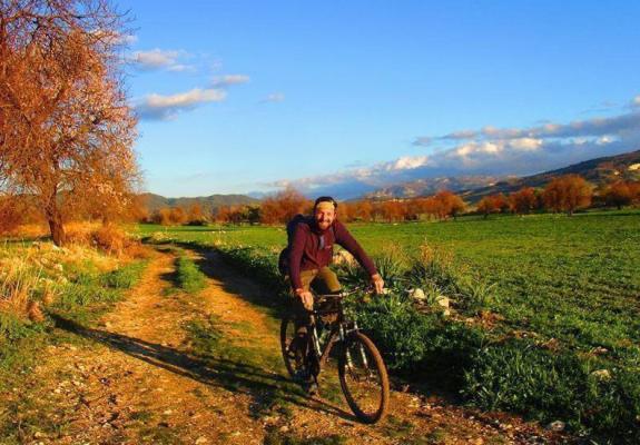 Ήρθε στην Κύπρο από τη Γερμανία με το ποδήλατο