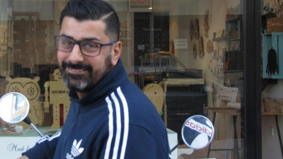 Ο Άγγελος συνδύασε γραφιστική με διαφήμιση