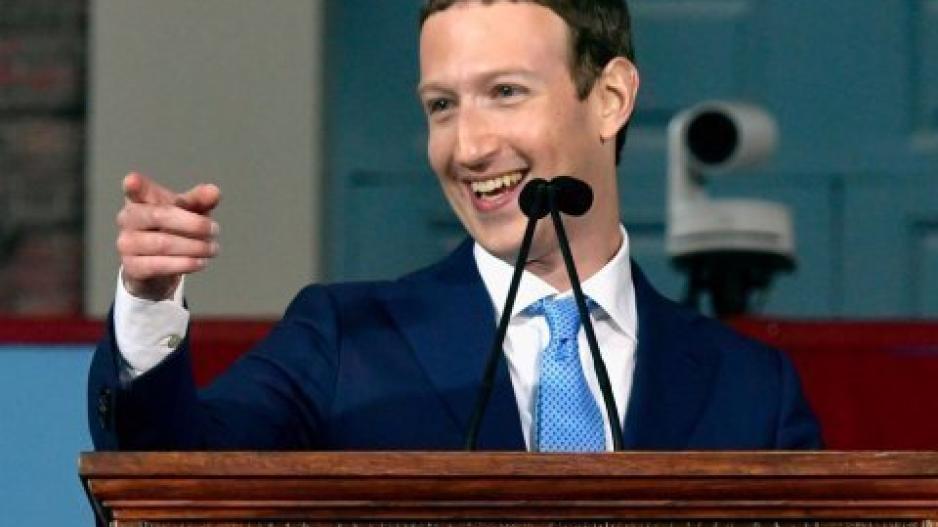 Ο Zuckerberg αντί να αλλάξει κόμμωση, αλλάζει πάλι το φουμπού μας