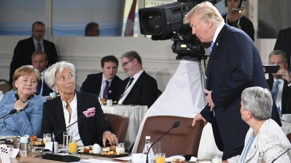 Η στιγμή που ο αργοπορημένος, αγενής Τραμπ προκαλεί εκνευρισμό στη σύνοδο των G7
