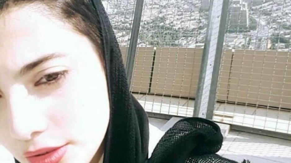 Ιnfluencer έφηβη κοπέλα στο Ιράν συνελήφθη επειδή χόρευε χωρίς τη μαντήλα