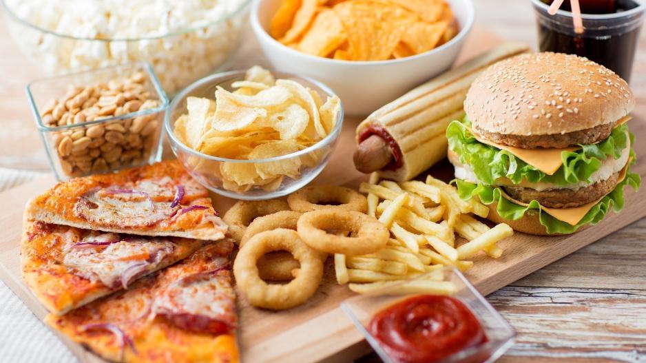 Ένας στους τρεις Αμερικάνους καταναλώνει junk food