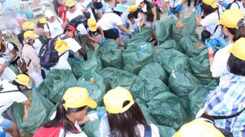 130 άτομα από Φιλιππίνες καθάρισαν εθελοντικά το Μακένζι