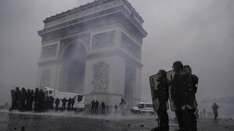 Η εξέγερση των Κίτρινων Γιλέκων στο Παρίσι