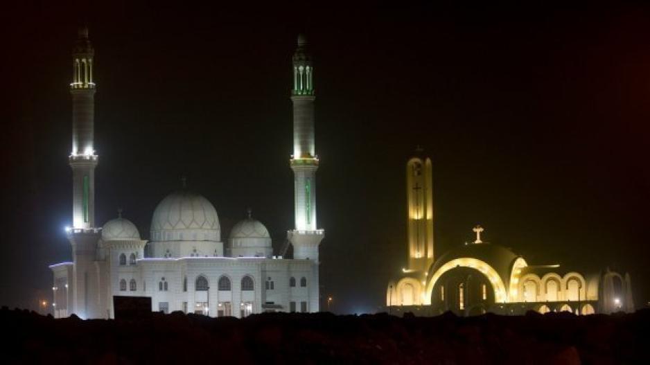Το μεγαλύτερο τζαμί και ο μεγαλύτερος καθεδρικός, δίπλα - δίπλα