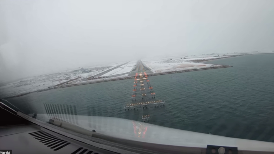 Πιλότος βιντεογραφεί προσγείωση στη χιονισμένη Θεσσαλονίκη