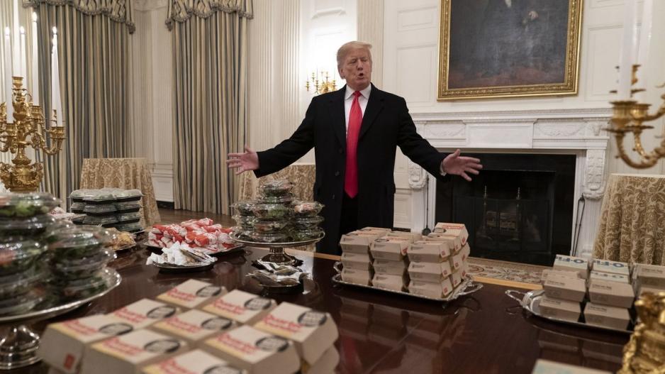 Λόγω του shut down, ο Τραμπ μόλις παρήγγειλε 300 burgers στο White House