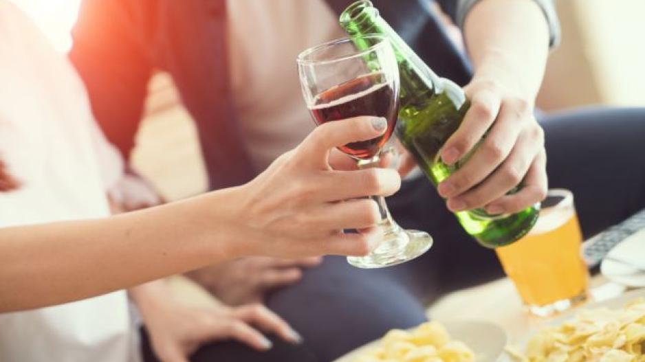 Ποιο προκαλεί περισσότερο hangover, το κρασί ή η μπύρα;