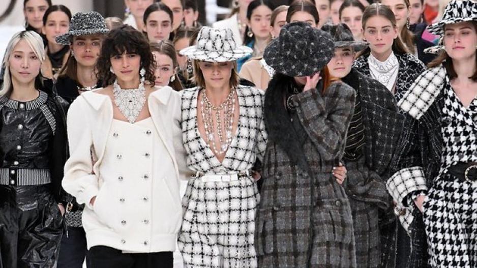 Αποχαιρέτησαν τον Lagerfeld οι μούσες της Chanel