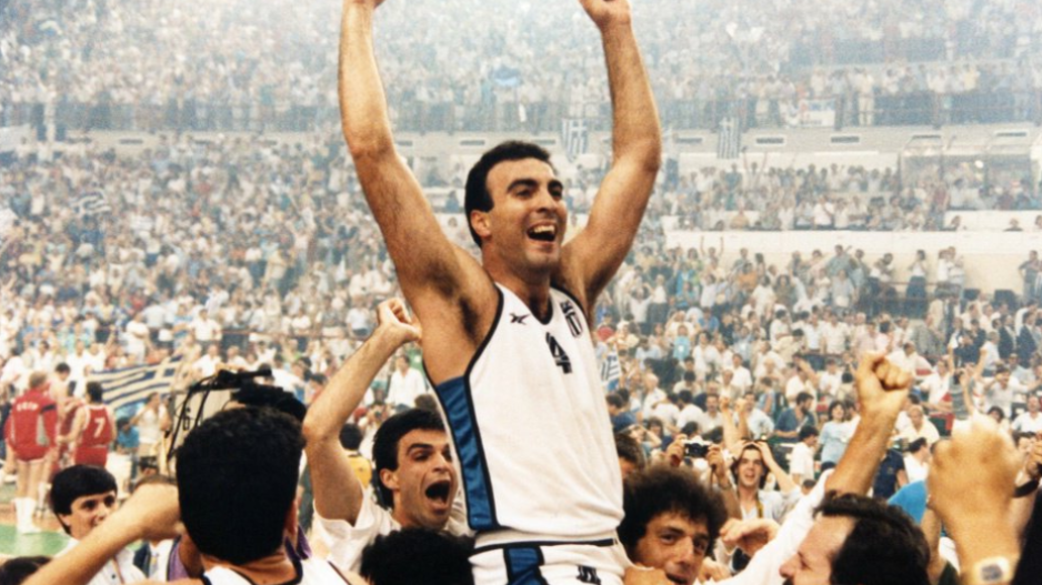 Τον θρύλο του ελληνικού μπάσκετ Νίκο Γκάλη αποθεώνει η FIFA