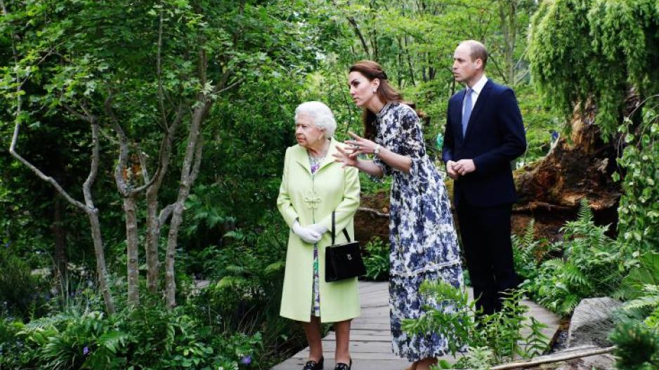 Η Κέιτ ξενάγησε τη βασίλισσα στους κήπους της