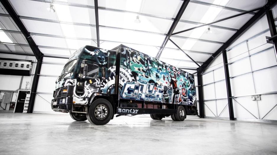 FOR SALE: Το φορτηγό του Banksy