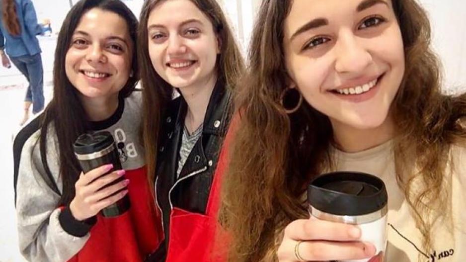 Τρεις φοιτήτριες από το Πανεπιστήμιο Κύπρου μάς μιλούν για τη μείωση του πλαστικού στη ζωή μας