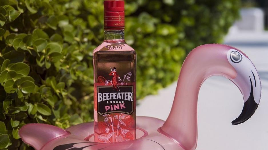 Τι έχουν πάθει όλοι φέτος στην Κύπρο και πίνουν ροζ τζιν;