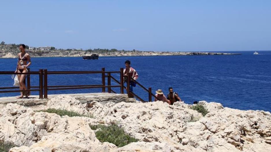 ΥΠΕΣ: Υπάρχει πολυνομία και πολυαρχία στο θέμα των παραλιών