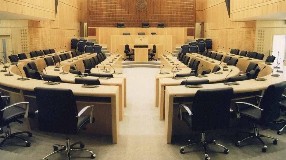 Βουλή: Ενέγκρινε ψήφισμα για παραίτηση Χάρη