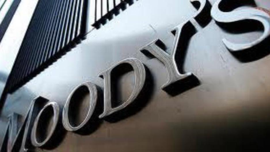 Moody’s: Θετική εξέλιξη η ψήφιση νόμου για φοροελαφρύνσεις