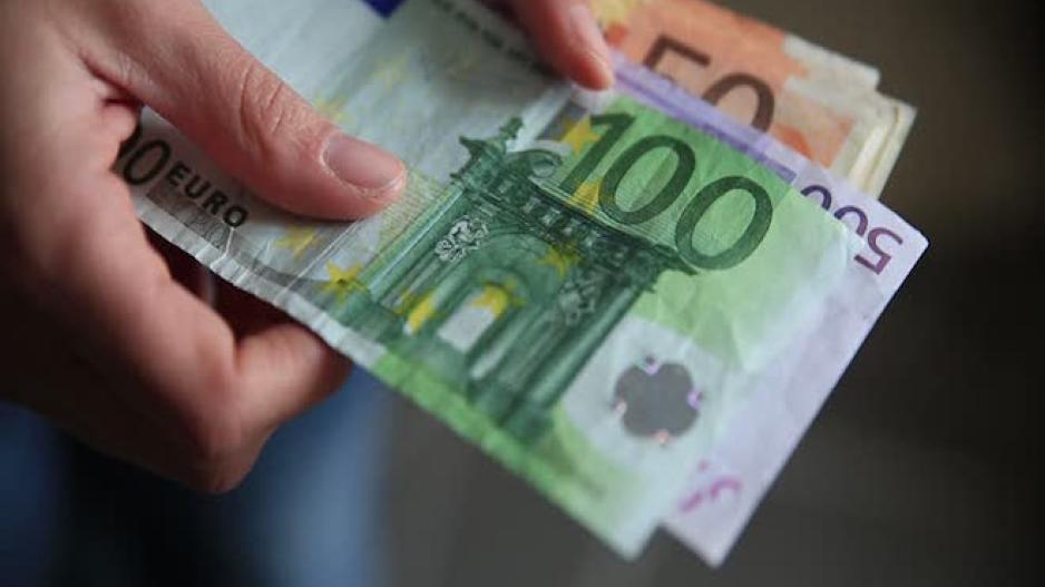 ΥΠΟΙΚ: Εφικτός ο στόχος της μείωσης ΜΕΔ στο 25%