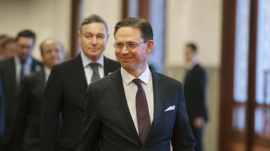 Katainen: Πρέπει να βελτιωθεί η διαφάνεια στα «χρυσά διαβατήρια»