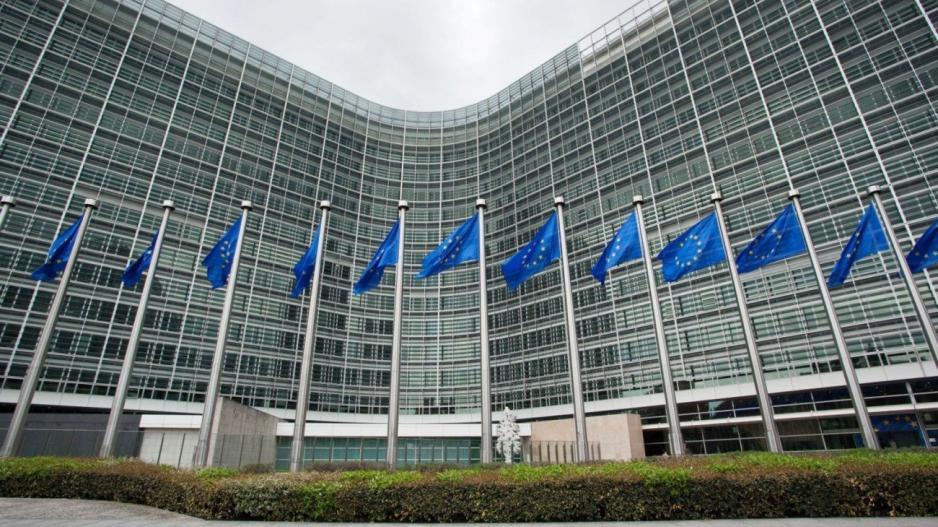 Ισχυρή ανάπτυξη με κινδύνους προβλέπει η Κομισιόν για την Κύπρο