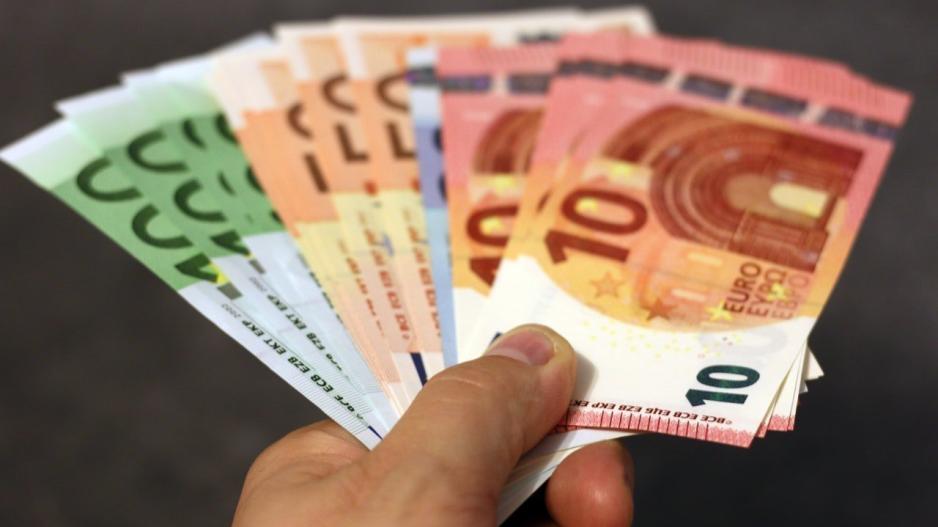Πρασινίζουν τα κόκκινα δάνεια