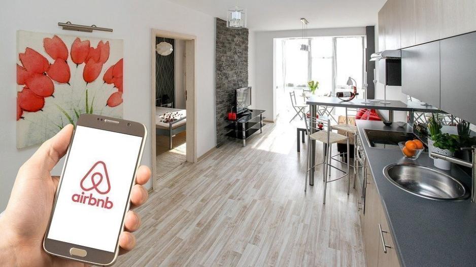 Προς ρύθμιση οδεύει η Airbnb στην Κύπρο