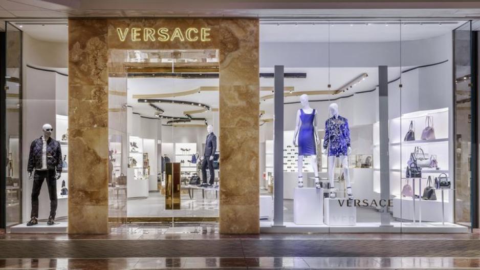 Ο οίκος Versace προς πώληση