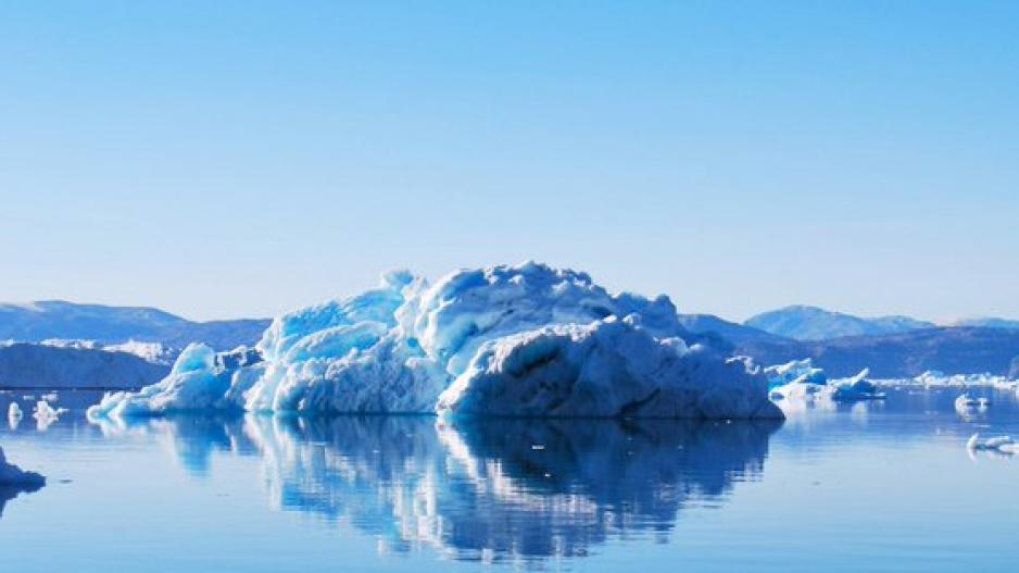 Οι πάγοι της Γροιλανδίας λιώνουν τέσσερις φορές ταχύτερα σήμερα