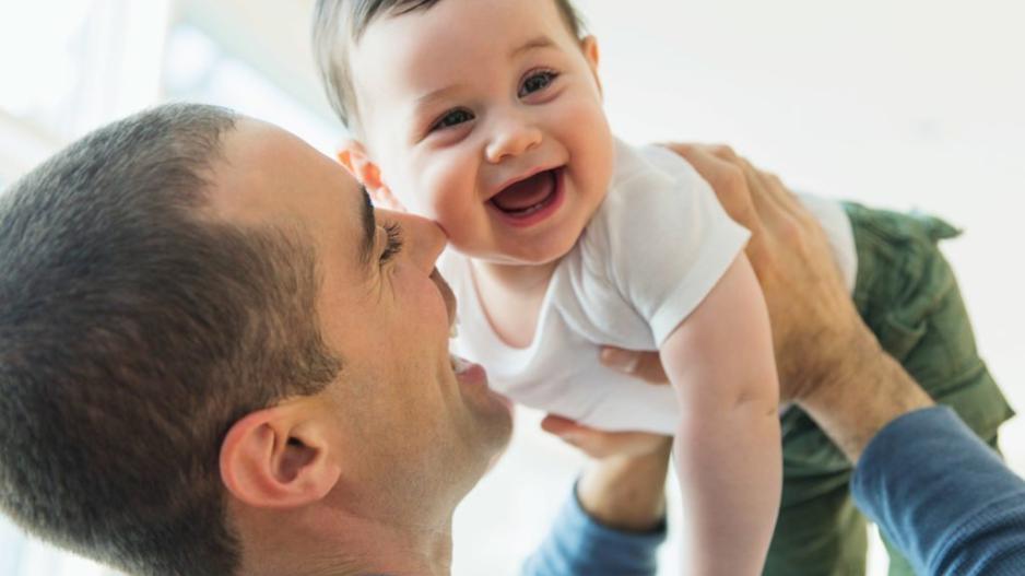 Σουηδία: Μέχρι 480 ημέρες γονική άδεια δικαιούνται οι μπαμπάδες