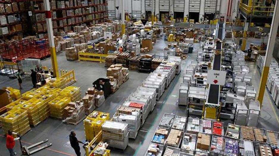Η Amazon αυξάνει το ημερομίσθιο των υπαλλήλων της