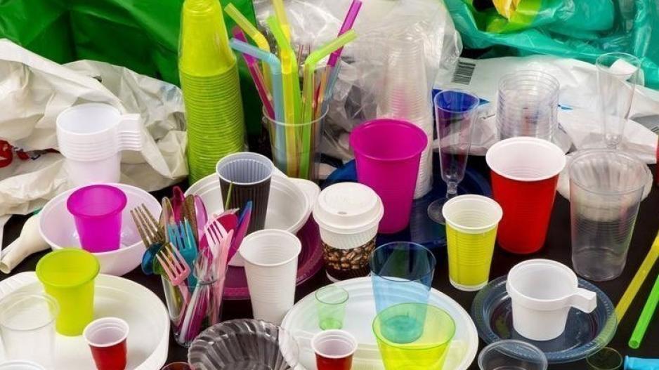 Η ανακοίνωση του Καναδά για τα πλαστικά